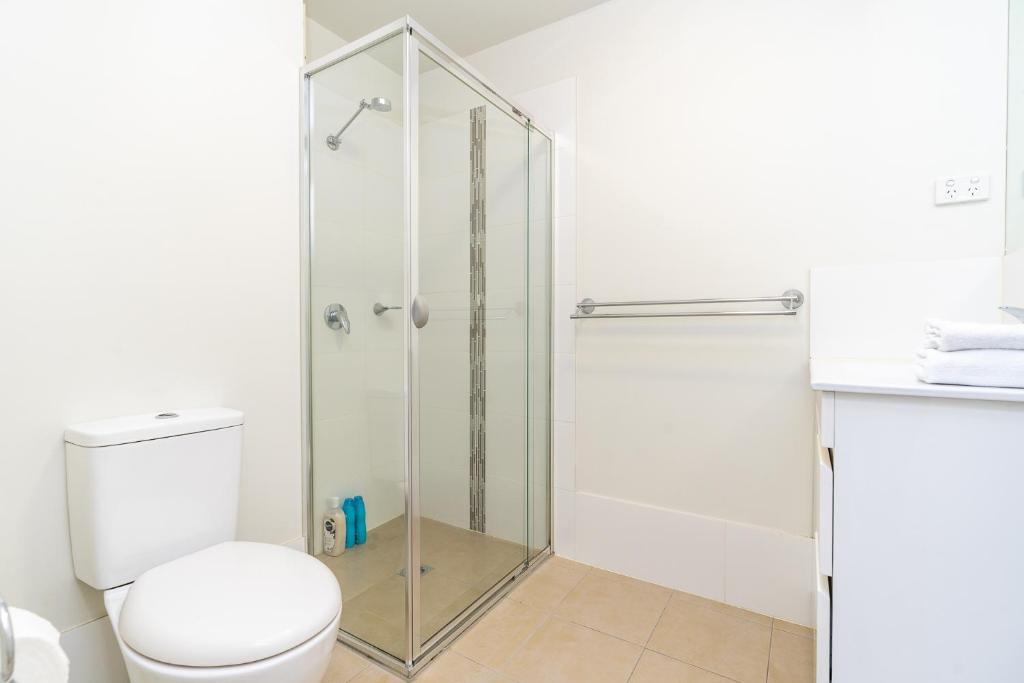 Łazienka w obiekcie Relaxing 2BR Apt in North Point Complex - Hosted by Canstay