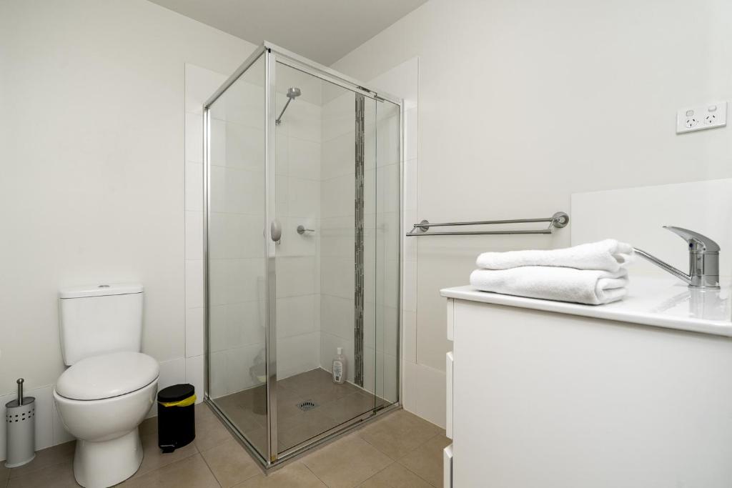 Łazienka w obiekcie Relaxing 2BR Apt in North Point Complex - Hosted by Canstay
