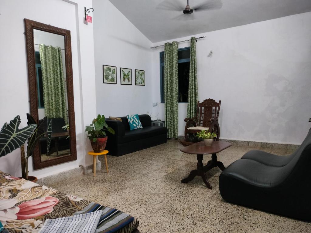 Posezení v ubytování Shenvi Homestay, Old Goa