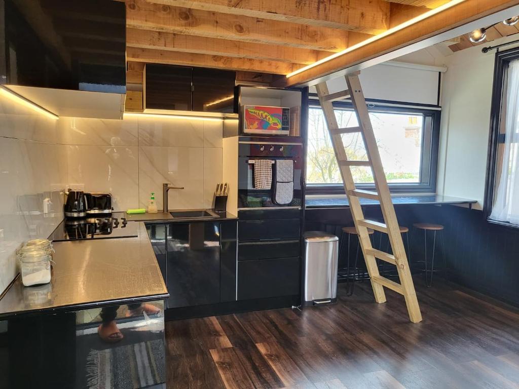 A Stone's Throw From Town Tiny Home - Resim 4