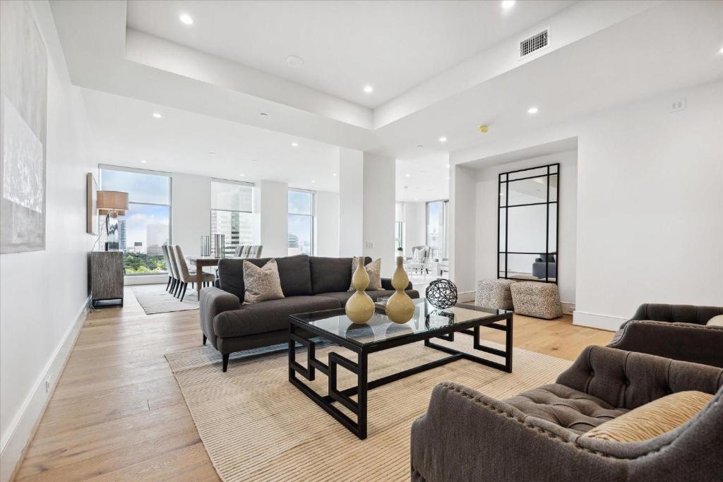 Picture of Luxury Corner Unit With High-end Finishes, Houston (updated prices 2024)