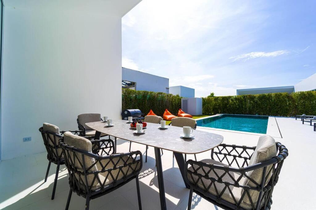 Bazén v ubytování Modern 4 Bed Private Pool Villa - KH-B6 nebo v jeho okolí