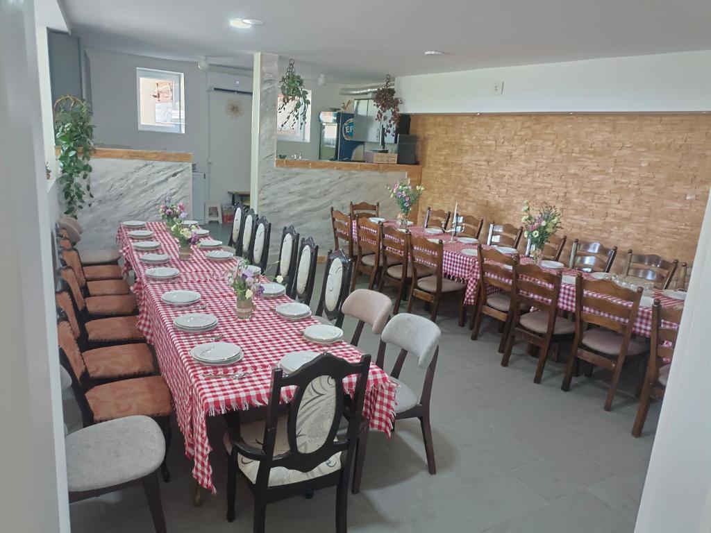Restaurace v ubytování Apartmani Borovi