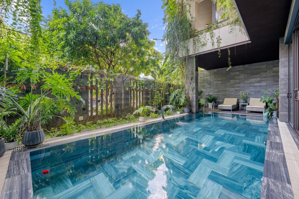 Luat Anh 88 Hotel Pool Area