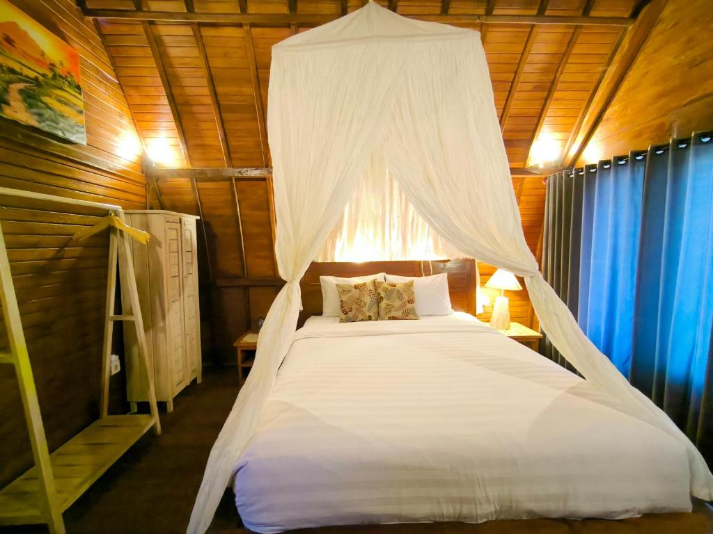 Postel nebo postele na pokoji v ubytování Eling Ubud Guesthouse