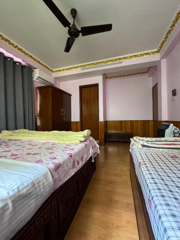 Nepal Bed and Breakfast - Quarto Familiar Com Casa De Banho