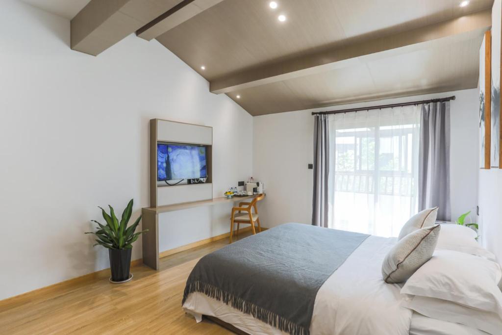 Postel nebo postele na pokoji v ubytování Wuzhen Residence B&B