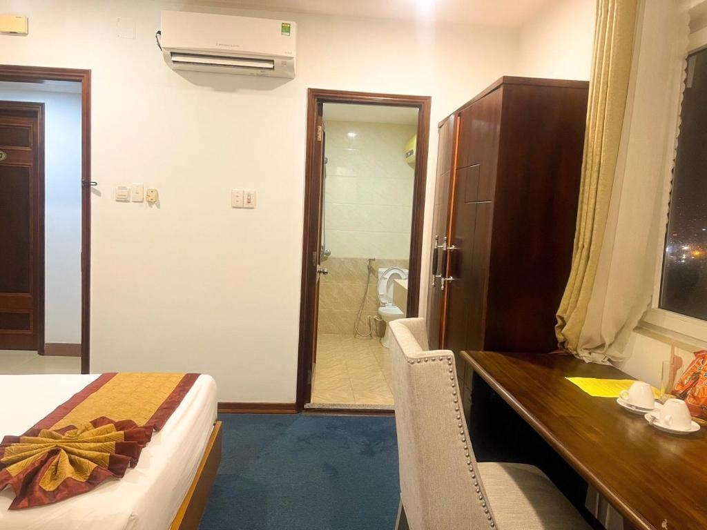 Katil atau katil-katil dalam bilik di Legacy Hotel