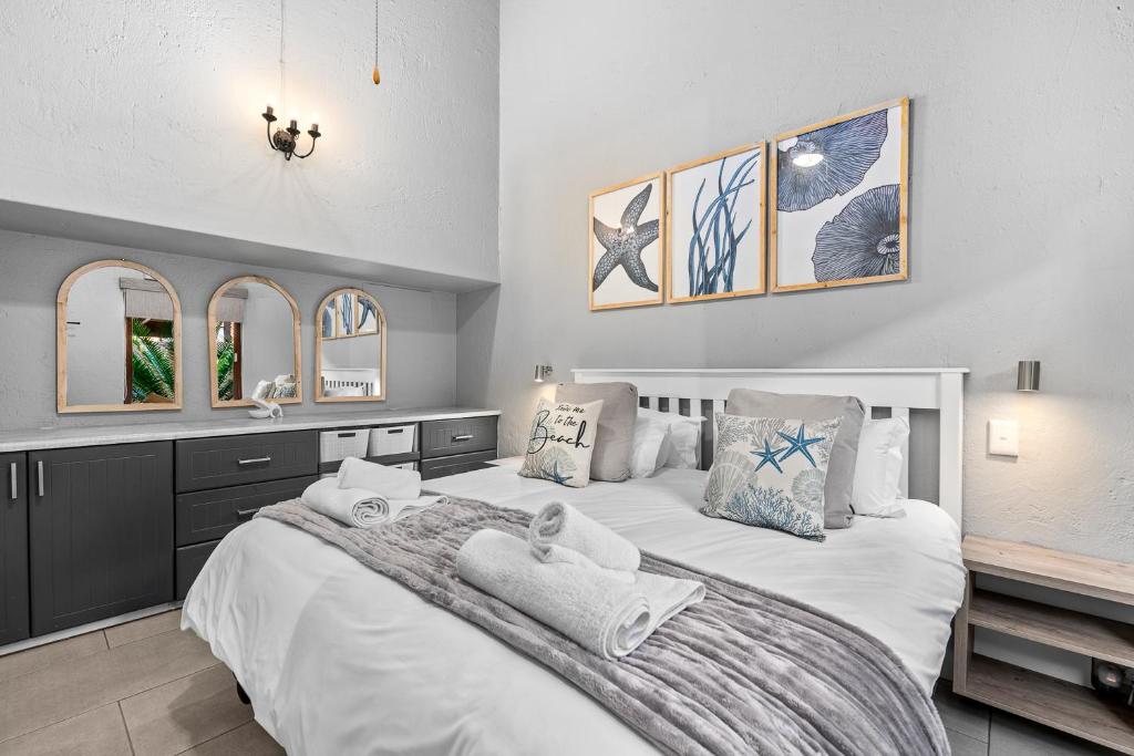 Ένα ή περισσότερα κρεβάτια σε δωμάτιο στο San Lameer Villa 1906 - 2 Bedroom Superior - 4 pax - San Lameer Rental Agency