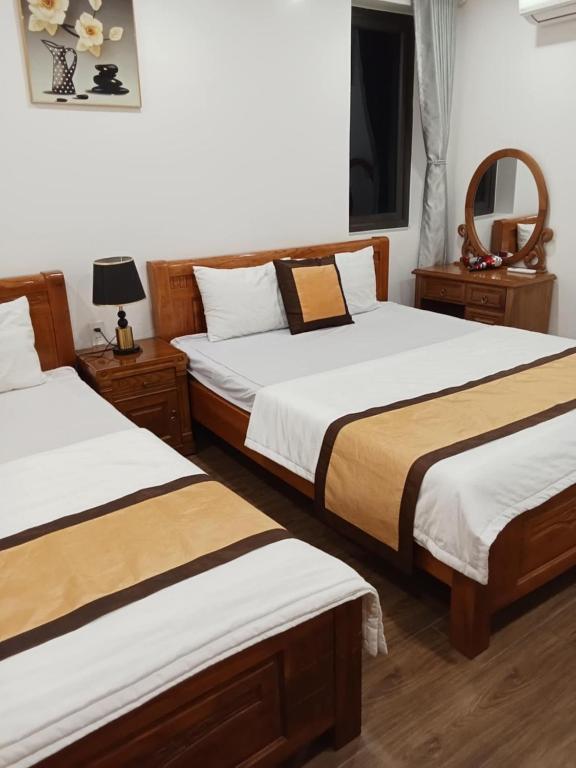 Postel nebo postele na pokoji v ubytování Quang Minh Hotel