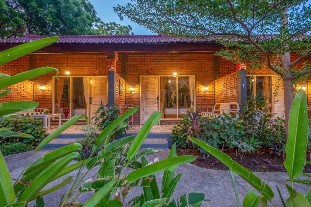Aed väljaspool majutusasutust Taman Bidadari Eco Wellness