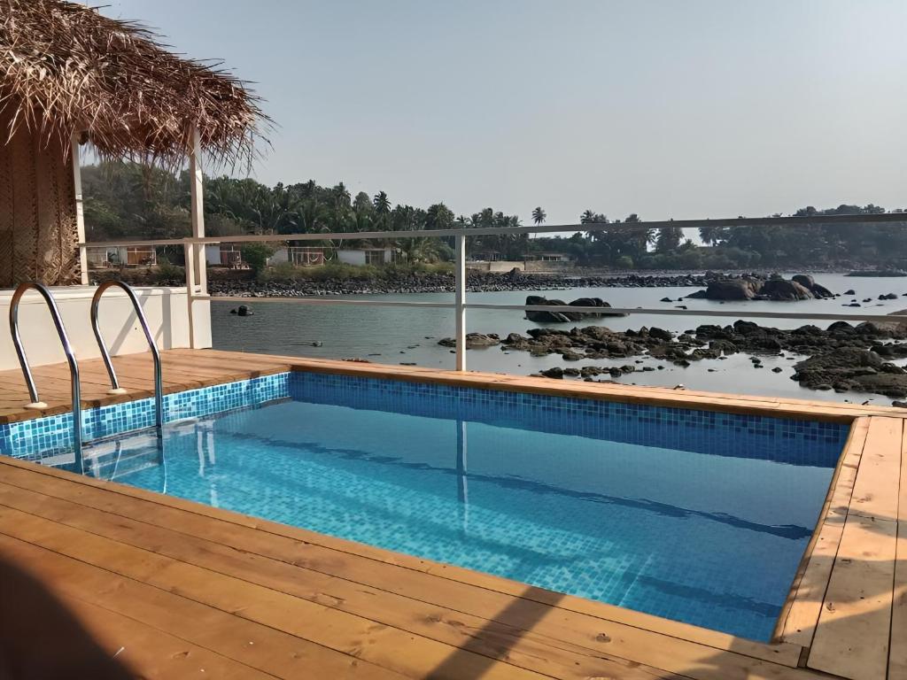 Bazén v ubytování Destiny Goa Beach Resort nebo v jeho okolí