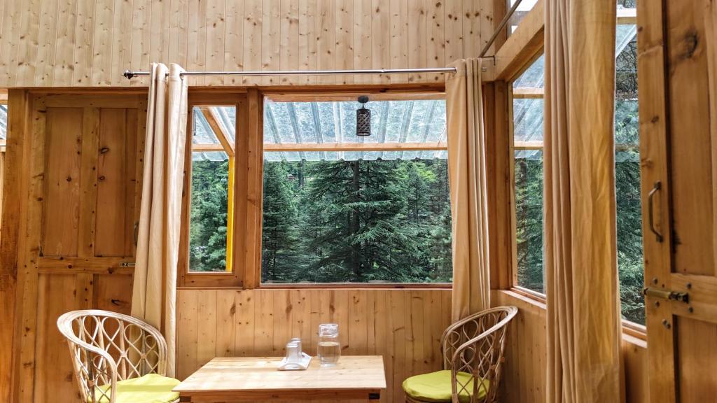 Foto de la galería de TreeHouse by The Woodpecker Inn Jibhi en Jibhi