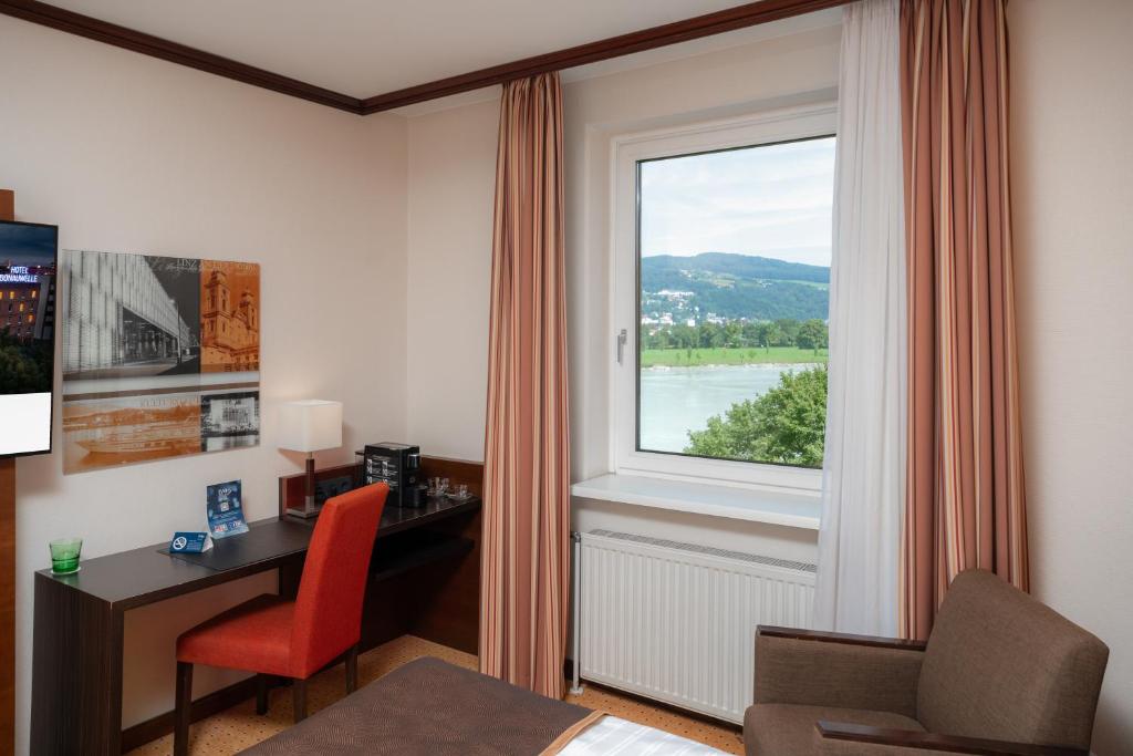 Trans World Hotel Donauwelle - Resim 4