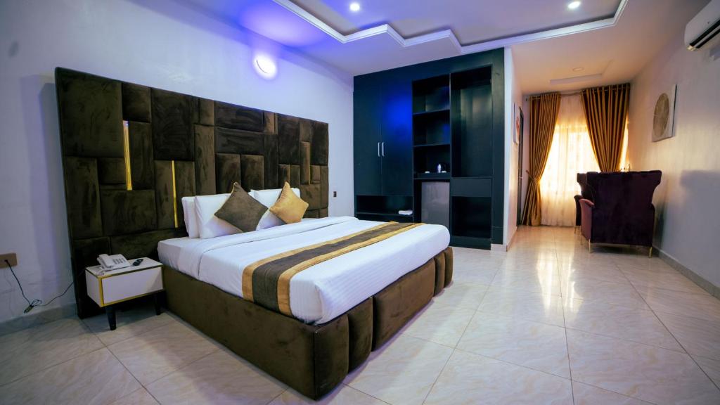 Postel nebo postele na pokoji v ubytování 247 Luxury Hotel & Apartment Ajah
