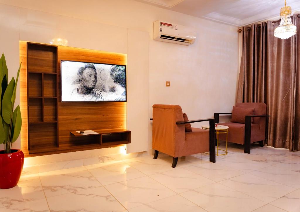 TV a/nebo společenská místnost v ubytování 247 Luxury Hotel