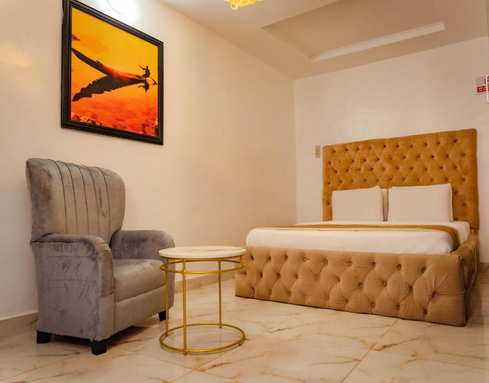Postel nebo postele na pokoji v ubytování 247 Luxury Hotel