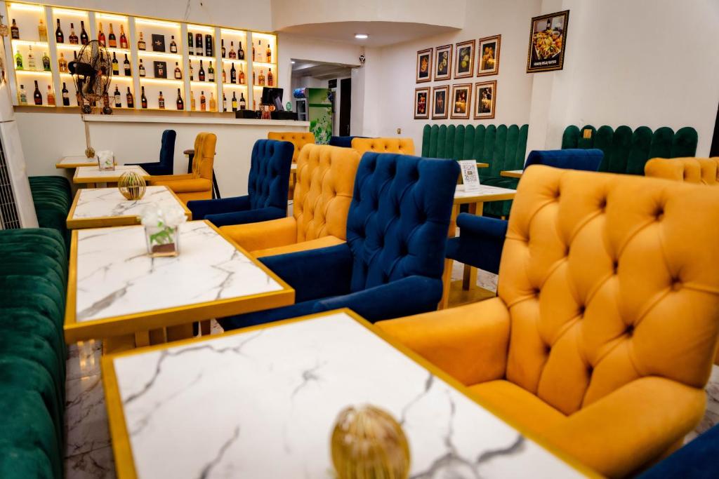 Posezení v ubytování 247 Luxury Hotel