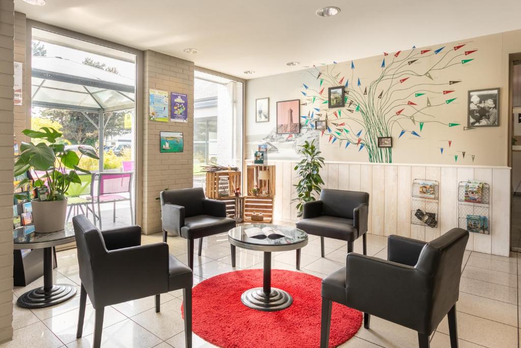Posezení v ubytování Logis, Hôtel Au Chêne Vert, Saint-Brieuc Nord