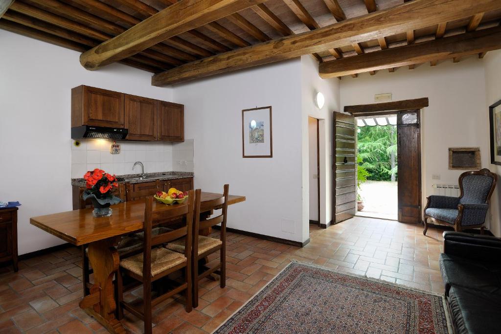 A seating area at Le Gorghe di Valmarino