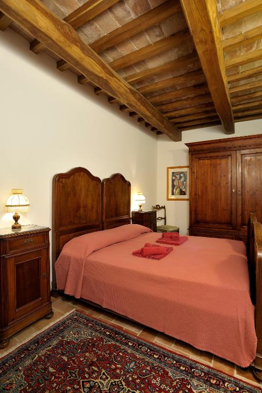 A bed or beds in a room at Le Gorghe di Valmarino