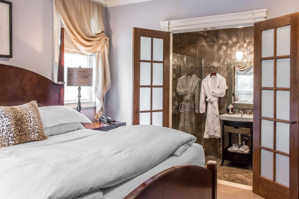 Postel nebo postele na pokoji v ubytování The Peacock Inn, Ascend Hotel Collection