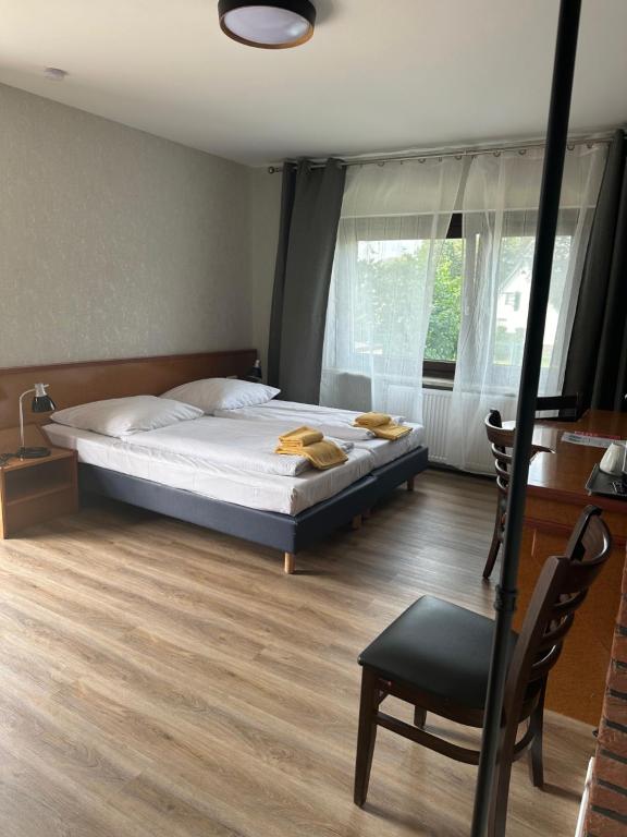 Postel nebo postele na pokoji v ubytování Hotel Pirol