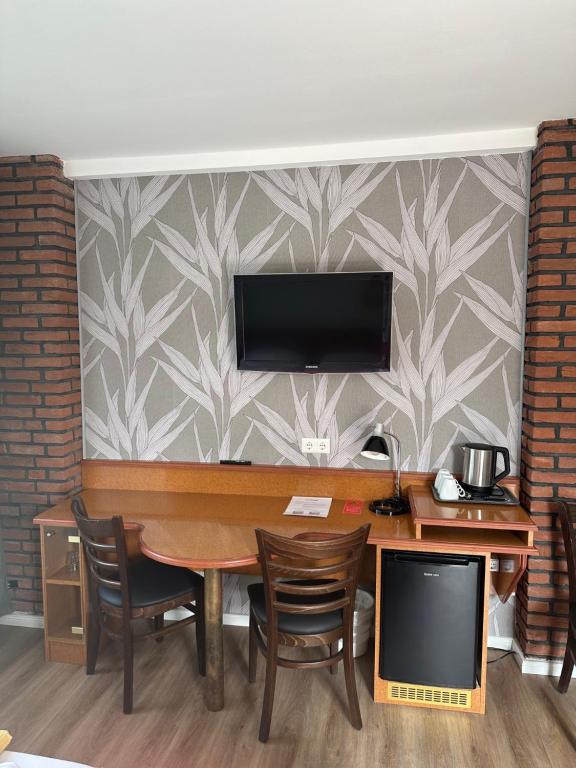 TV a/nebo společenská místnost v ubytování Hotel Pirol