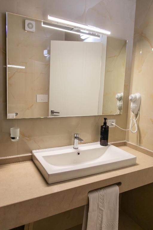 Koupelna v ubytování Global Hotel