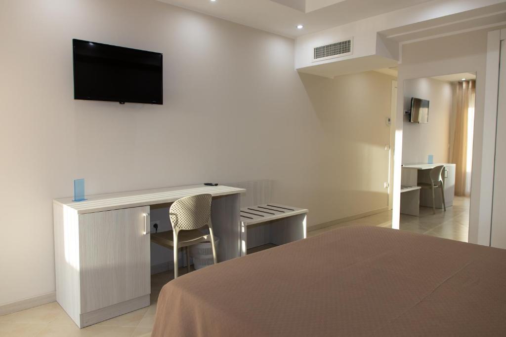 TV a/nebo společenská místnost v ubytování Global Hotel