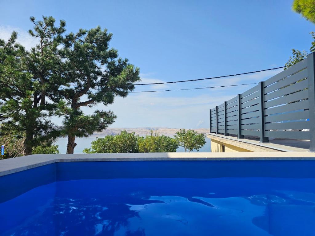 Bazén v ubytovaní Beachfront House Ivana with Pool - renovated 2025 alebo v jeho blízkosti