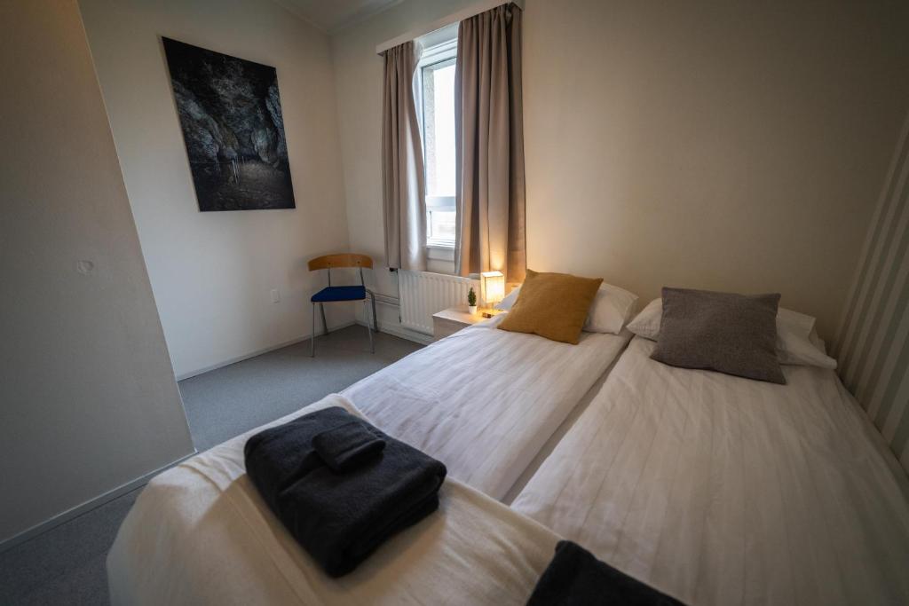 Postel nebo postele na pokoji v ubytování Snæfellsjökull Apartments