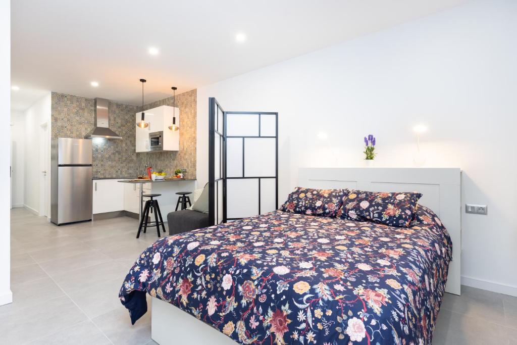 Ένα ή περισσότερα κρεβάτια σε δωμάτιο στο Zulia Suites, Masca, Teide, Los Gigantes, Excursions, AC, Wifi-5