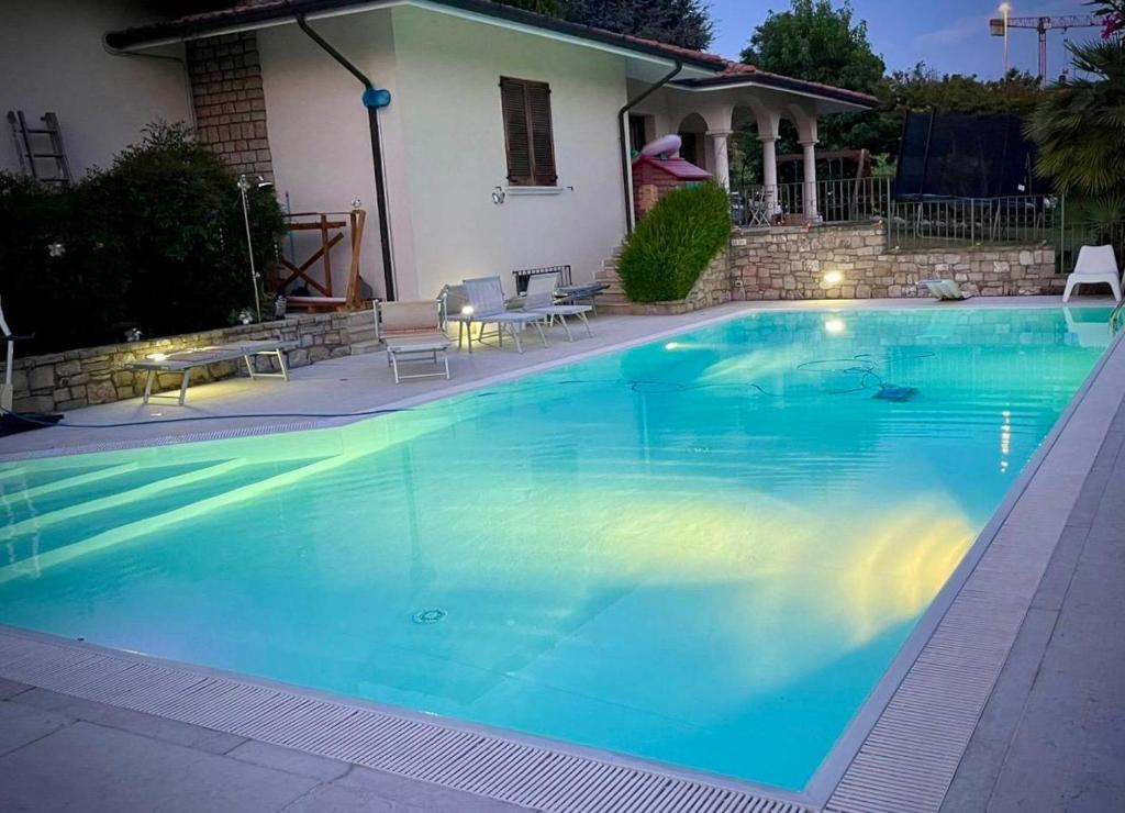 Bazén v ubytování Villa Aurora in Erbusco-Franciacorta nebo v jeho okolí