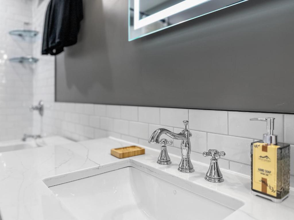 a bathroom with a sink and a mirror at Casa Ladrillo - House of Bricks in Calgary