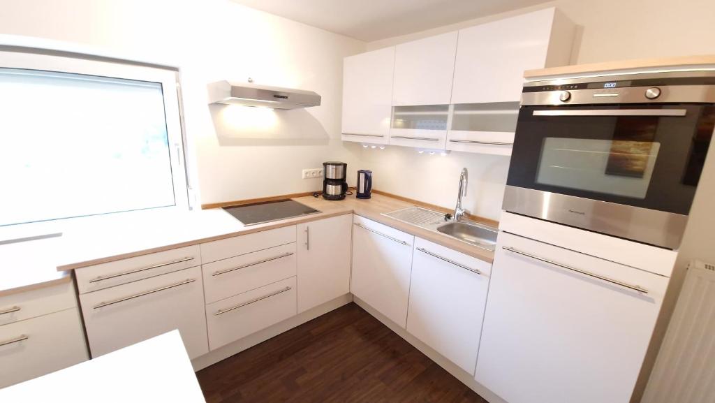 Kuchyň nebo kuchyňský kout v ubytování Ferienwohnung Heiterwanger-Blick