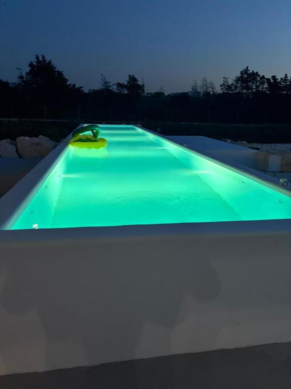 Bazén v ubytování Aeneas Villa Pool & Jacuzzi al mare Torre Guaceto nebo v jeho okolí
