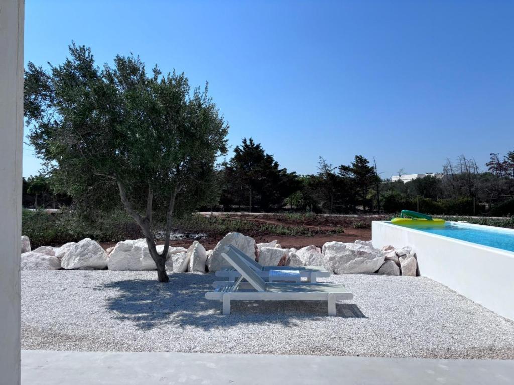 Bazén v ubytování Aeneas Villa Pool & Jacuzzi al mare Torre Guaceto nebo v jeho okolí