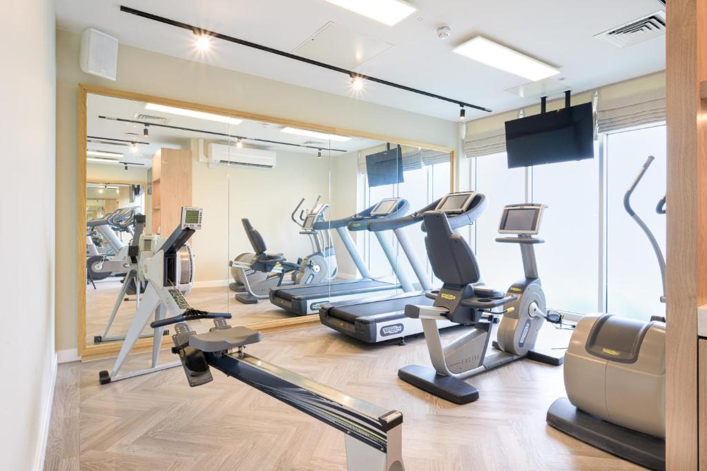 Fitness centrum a/nebo fitness zařízení v ubytování Reserve, by Warner Hotels - Heythrop Park