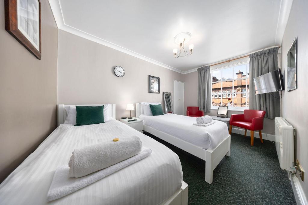 
Twin Room with Private Bathroom
