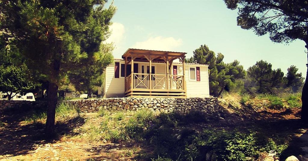 Vonkajšia záhrada v ubytovaní Victoria Mobilhome Camping Dole-Živogošče