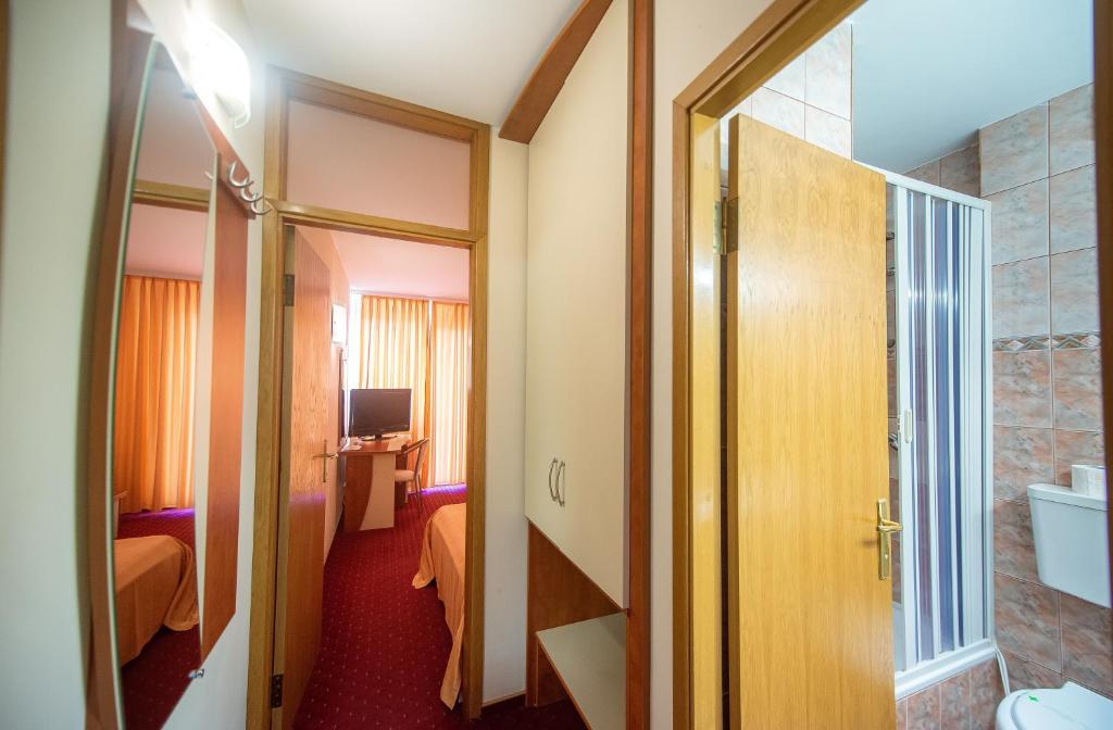 Koupelna v ubytování Hotel Doina