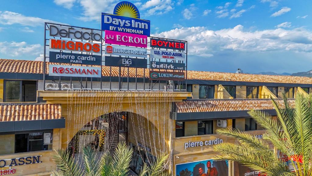 Days Inn by Wyndham Alanya - 1