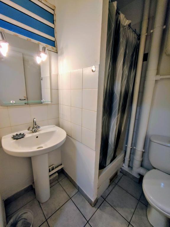 Koupelna v ubytování Le Pearl : Studio, Marina