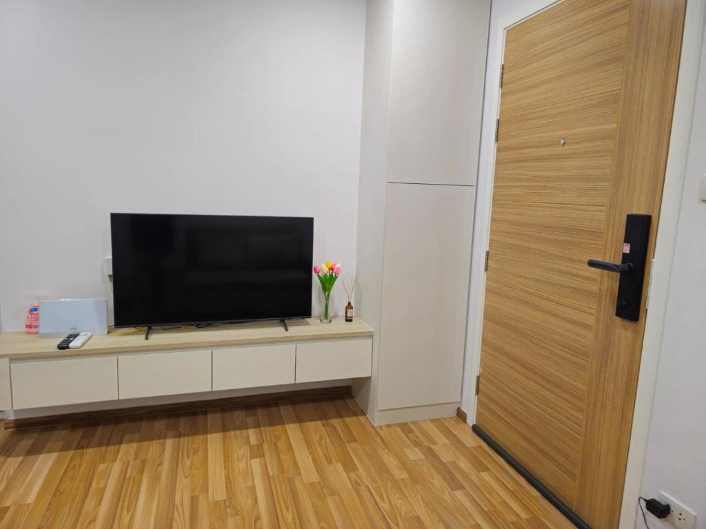 Μια τηλεόραση ή/και κέντρο ψυχαγωγίας στο Sukhumvit​ 101