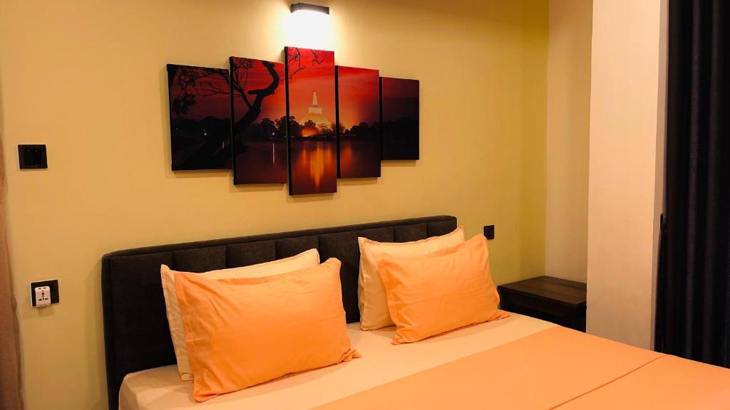 Postel nebo postele na pokoji v ubytování Sun Dove Suite