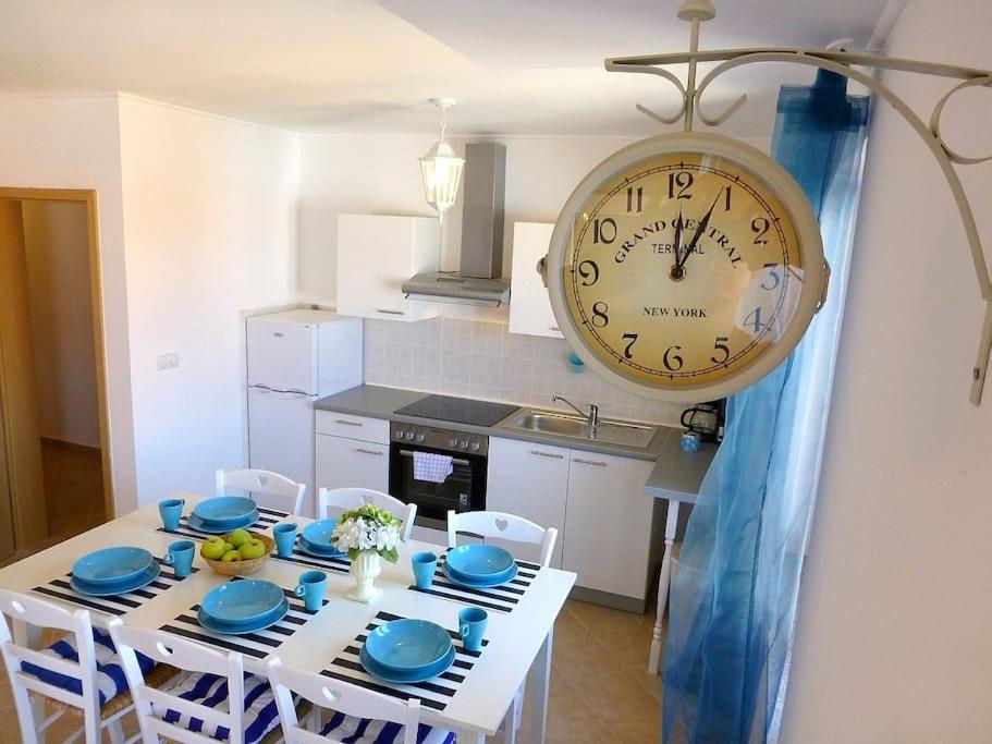 Η κουζίνα ή μικρή κουζίνα στο Apartmani Kvesic - Azzurro