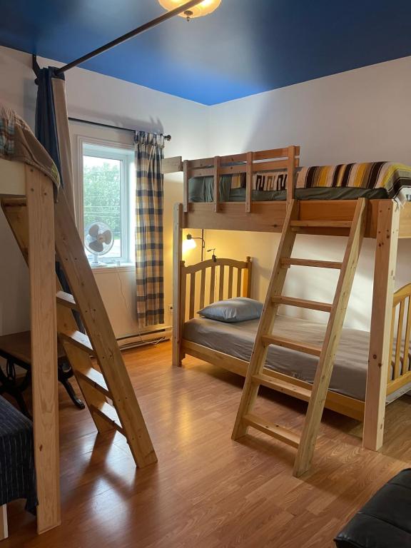 Postel nebo postele na pokoji v ubytování Auberge du Wagon