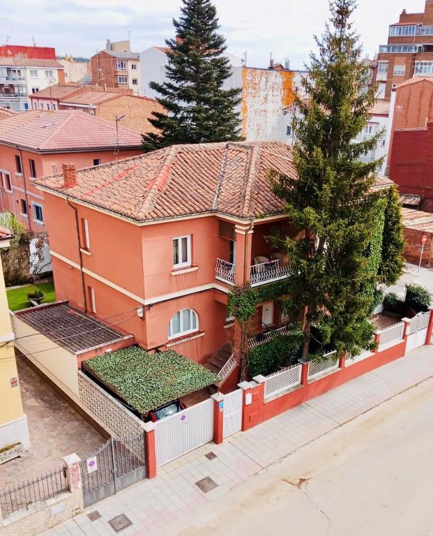 a house with trees on the side of it at Casa Palomera - Casa completa con jardín, gimnasio y garaje privados in León