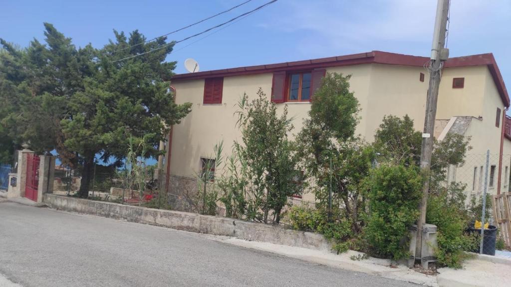 Το κτήριο όπου στεγάζεται  το διαμέρισμα